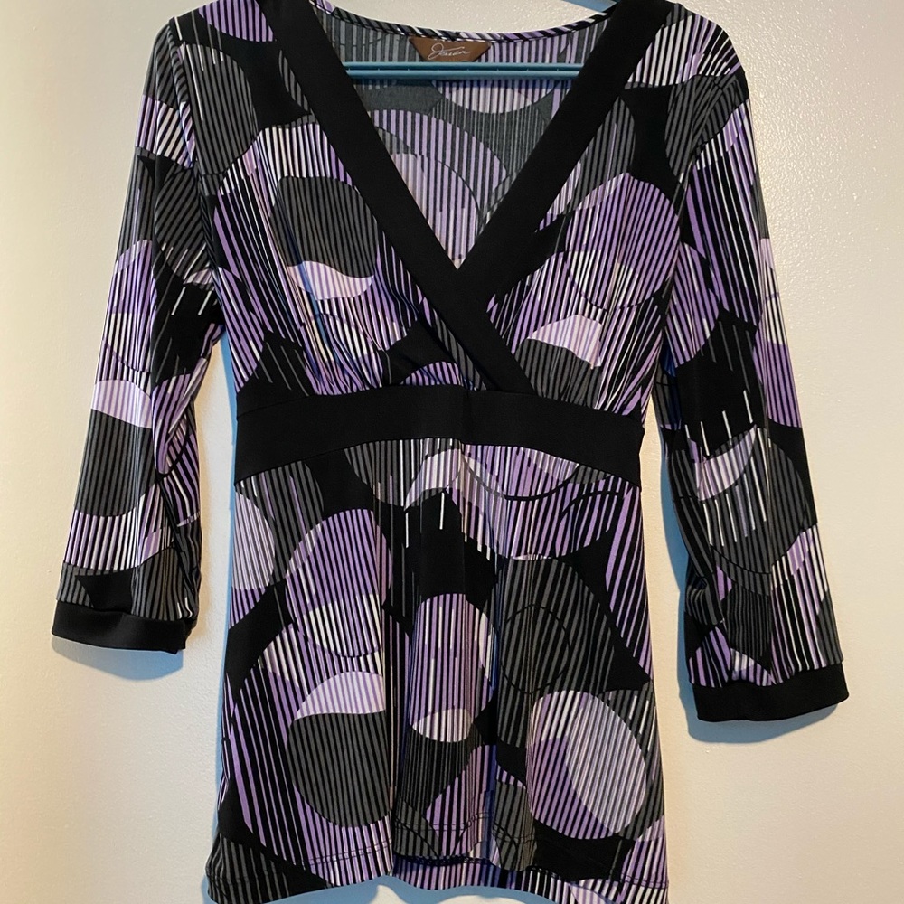 JESSICA V-NECK BLOUSE WITH TIED BACK - Picture 9 of 15